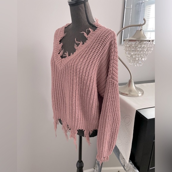 🔥SALE $5🔥Frayed Destroyed Sweater - Picture 2 of 7